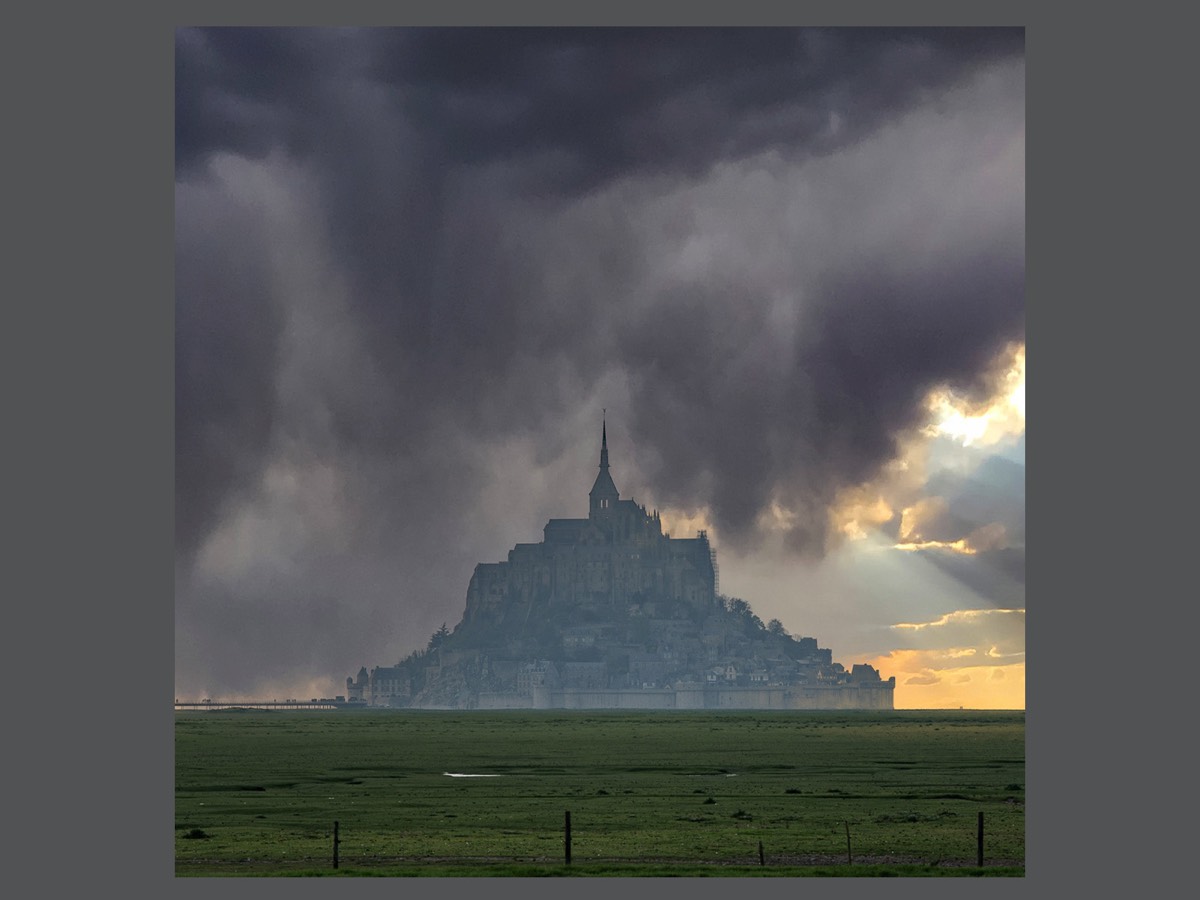 Mont San Michel silhouette 1