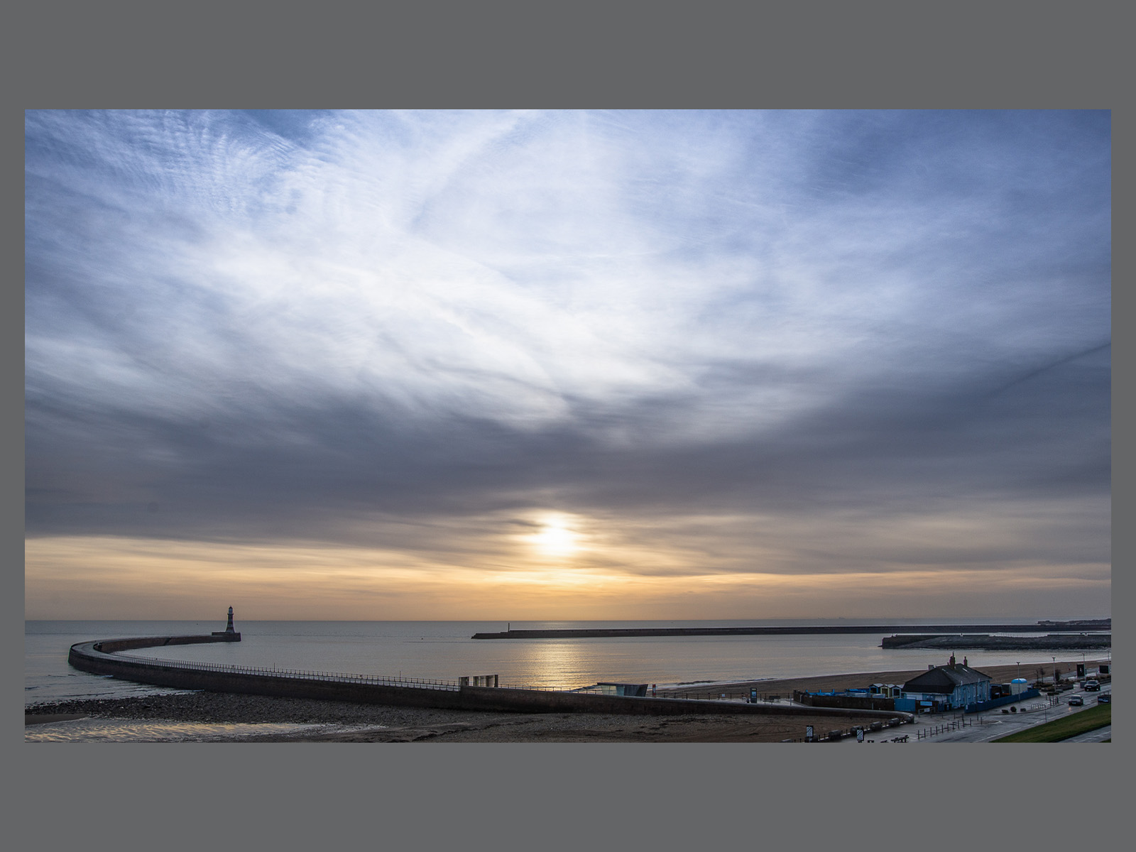  Roker Sunrise